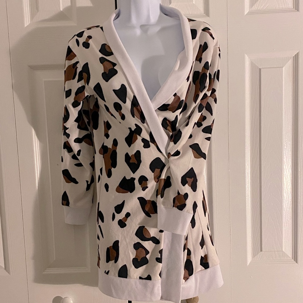 Floral Blooming Super soft, gorgeous leopard cardigan 🐆 S very light and pretty
